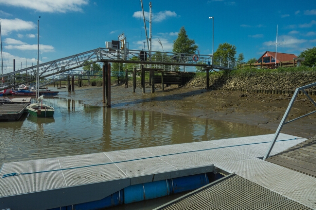 Sportboothafen Nordenham bei Niedrigwasser