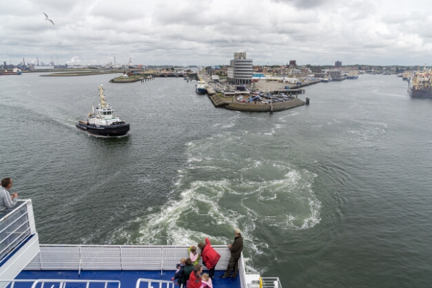 Abfahrt in Amsterdam/ Ijmuiden https://de.wikipedia.org/wiki/IJmuiden