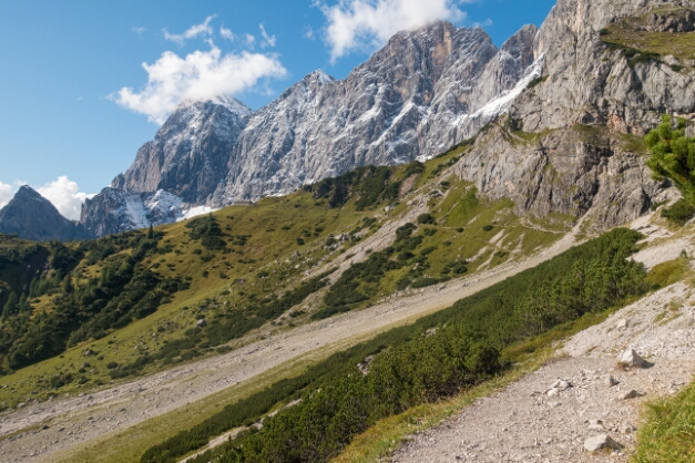 zur Südwandhütte (1871m)