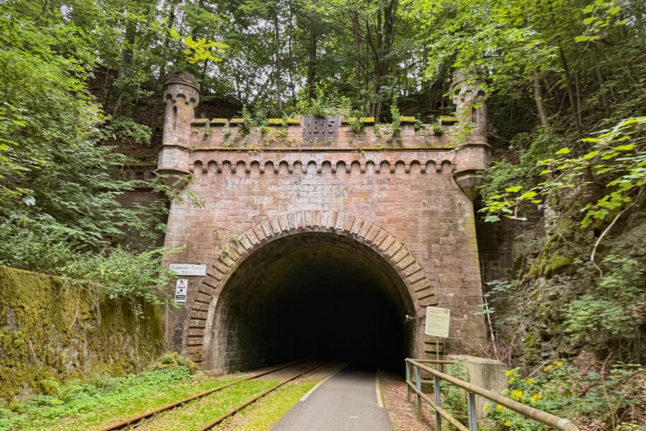 IMG_5107 Küllstedter Tunnel, 1530m. Längster Fahrradtunnel Deutschlands